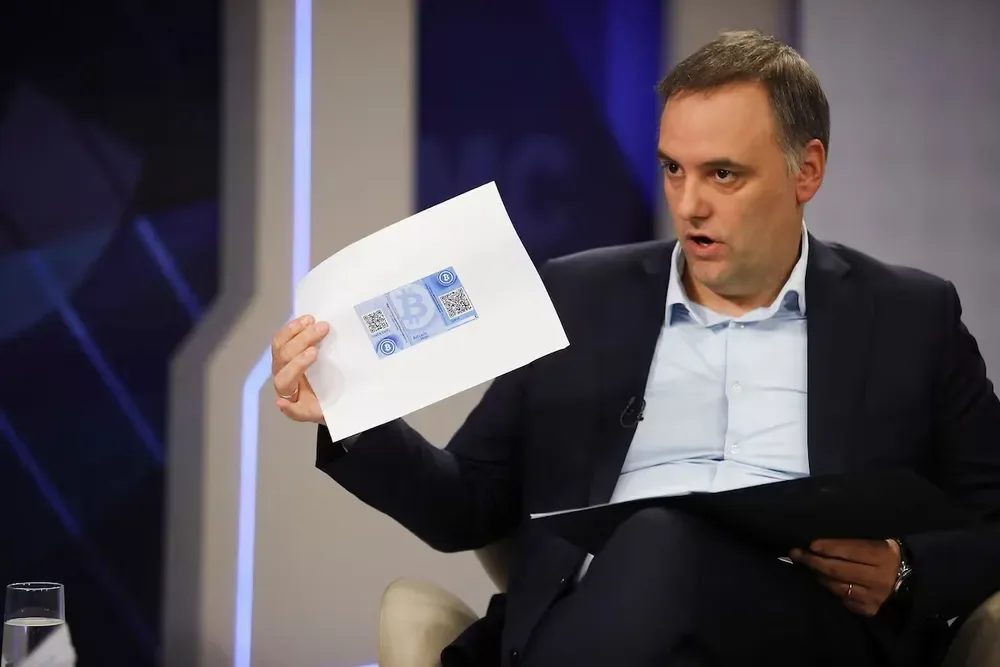 Adorni presentó su Declaración Jurada: "La manera de escaparte de la vieja política era ahorrar en negro"