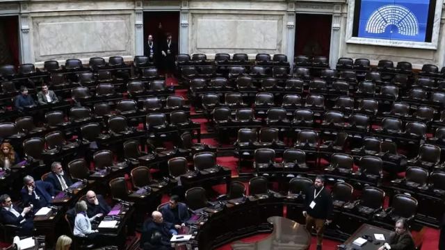 Con ayuda del PRO y la UCR, LLA logró evitar la Sesión Especial para interpelar a Adorni