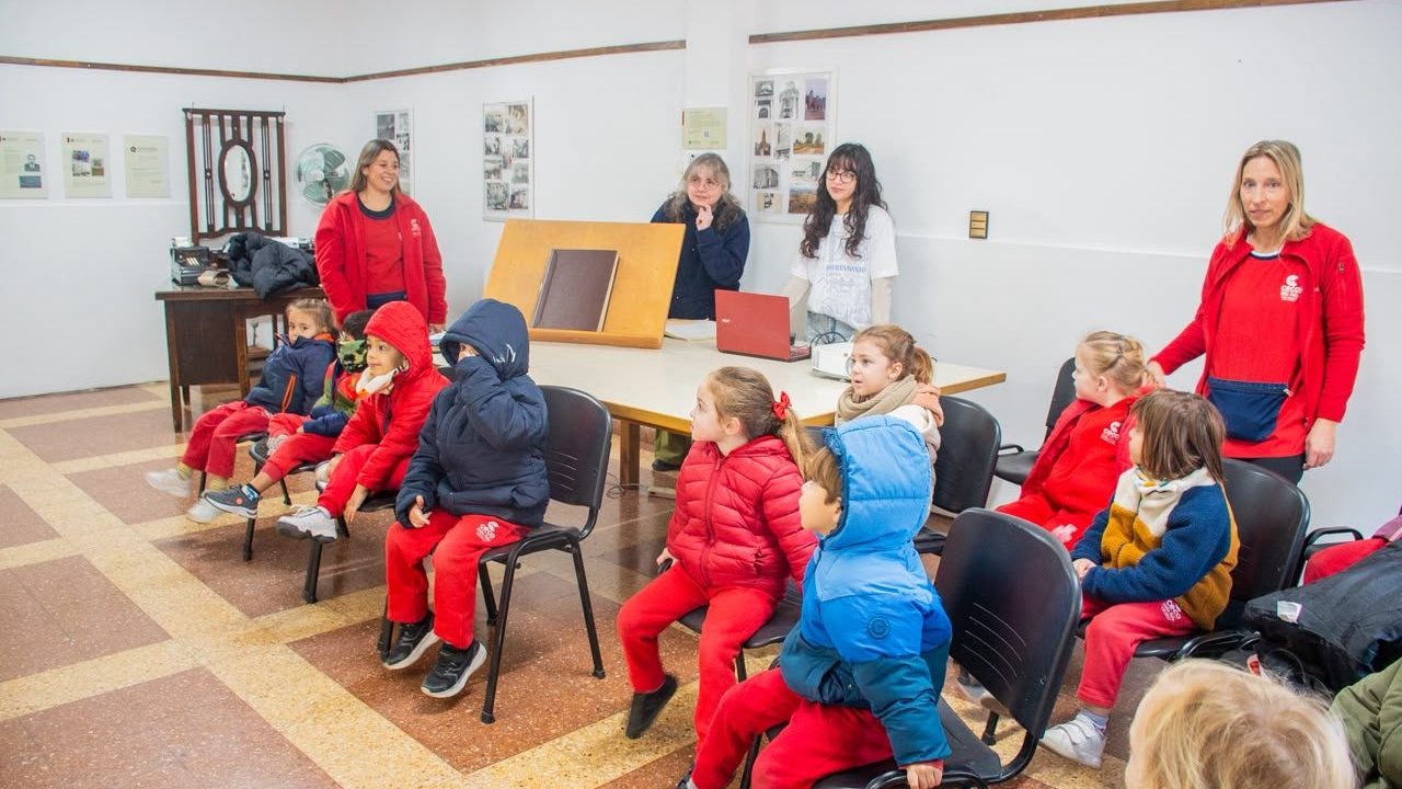 El Archivo Histórico Municipal recibió la visita del Jardín Niño Feliz