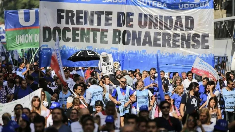 El 2,5% no alcanzó: Docentes y Estatales desestimaron la oferta de Kicillof