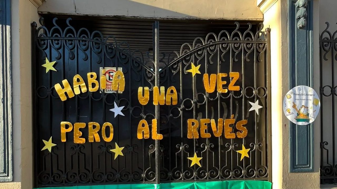 “Transformamos la escuela para que, por una noche, la literatura se viva con todos los sentidos”