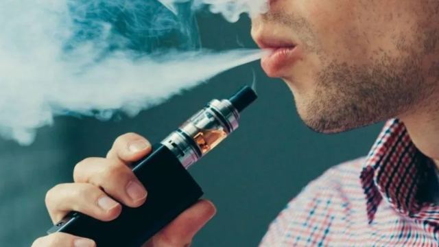 Ordenaron que los vapeadores adviertan sobre los riesgos para la salud