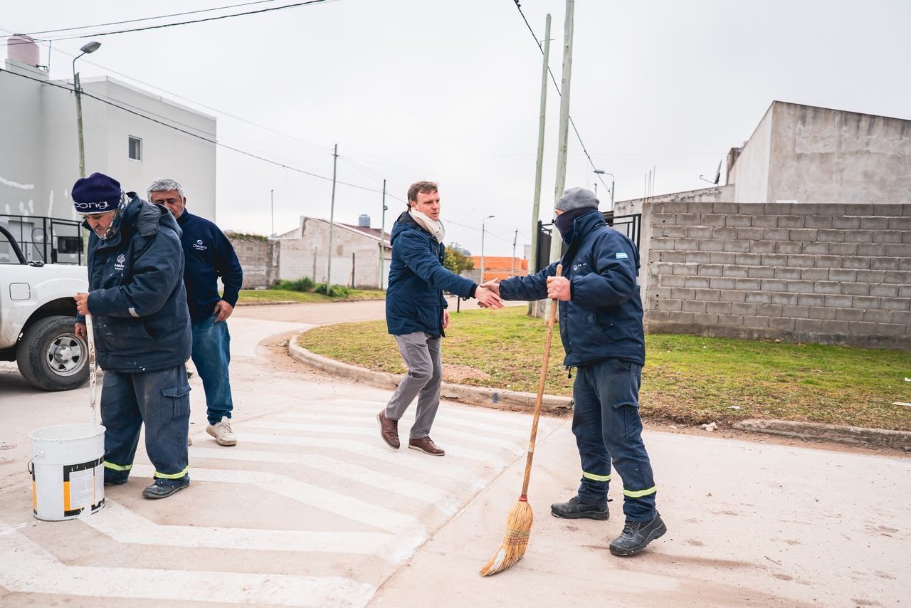 Wesner recorrió la obra terminada de pavimentación de Barrio Pickelado