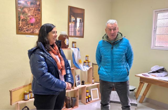 “Nosotros imitamos lo que hace la abeja que trabaja en comunidad”