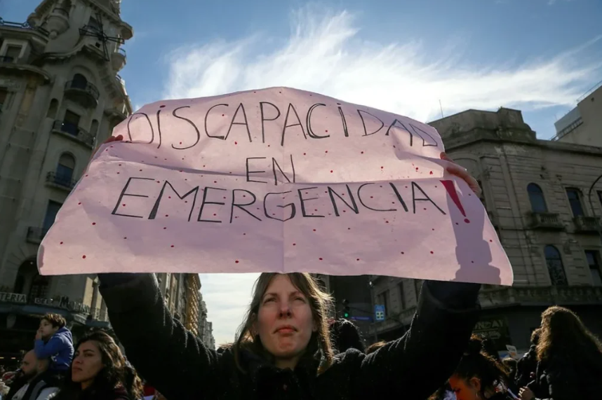 Multitudinario reclamo por el deterioro de la atención en discapacidad