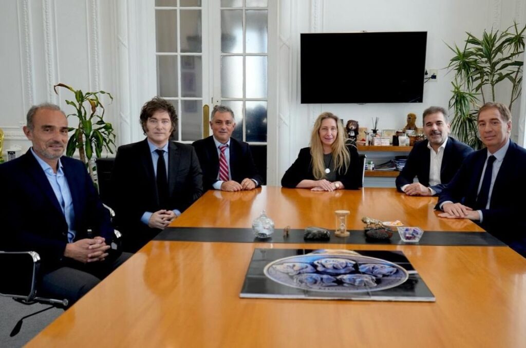 LLA y el PRO firmaron la paz y anunciaron que competirán juntos en la Provincia