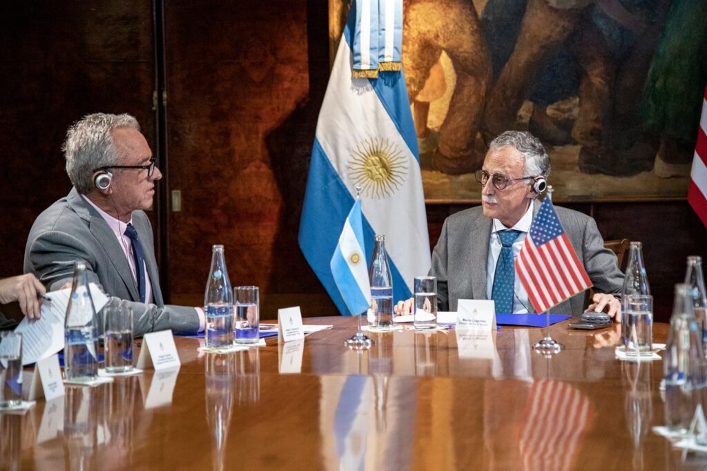 El Gobierno avanzará en una reforma del sistema sanitario y confirmó la salida de la OMS