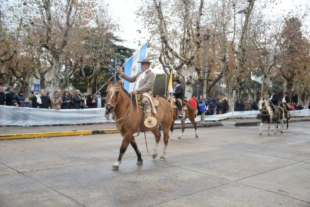 El Municipio invita a instituciones de todo el Partido a participar del desfile por el 25 de Mayo