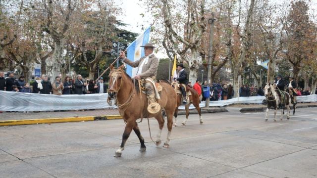 El Municipio invita a instituciones de todo el Partido a participar del desfile por el 25 de Mayo