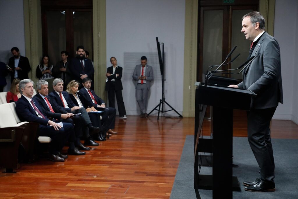 El Gobierno anunció un plan más moderado del esperado para blanquear dólares: El detalle de todas las medidas