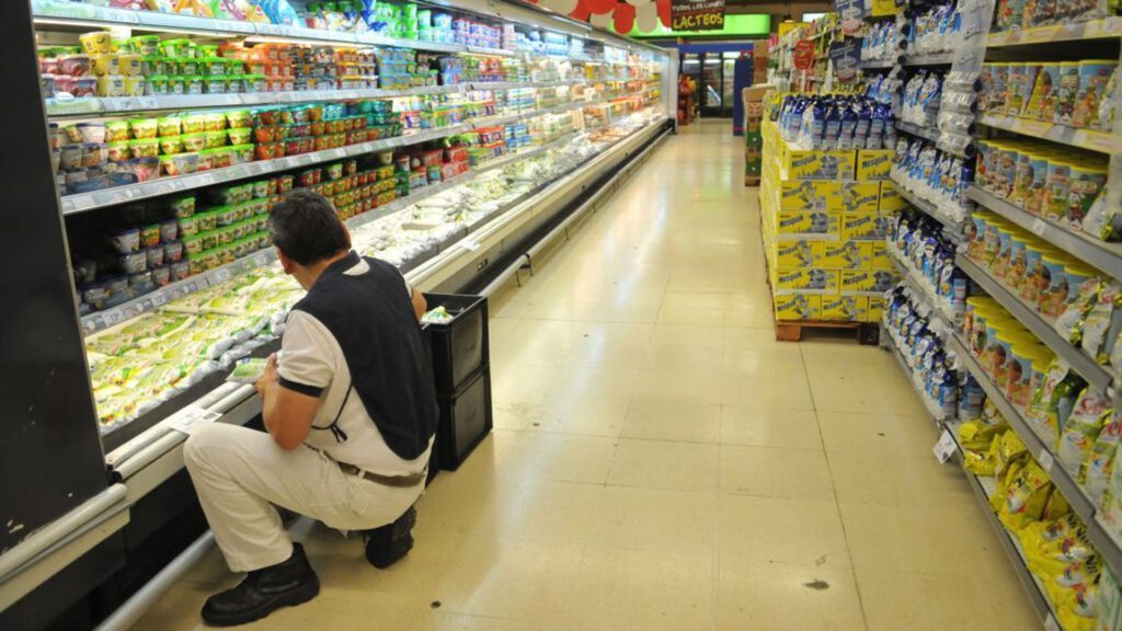 INDEC: Las ventas en supermercados subieron 3% interanual en marzo pero en los mayoristas cayeron 4%