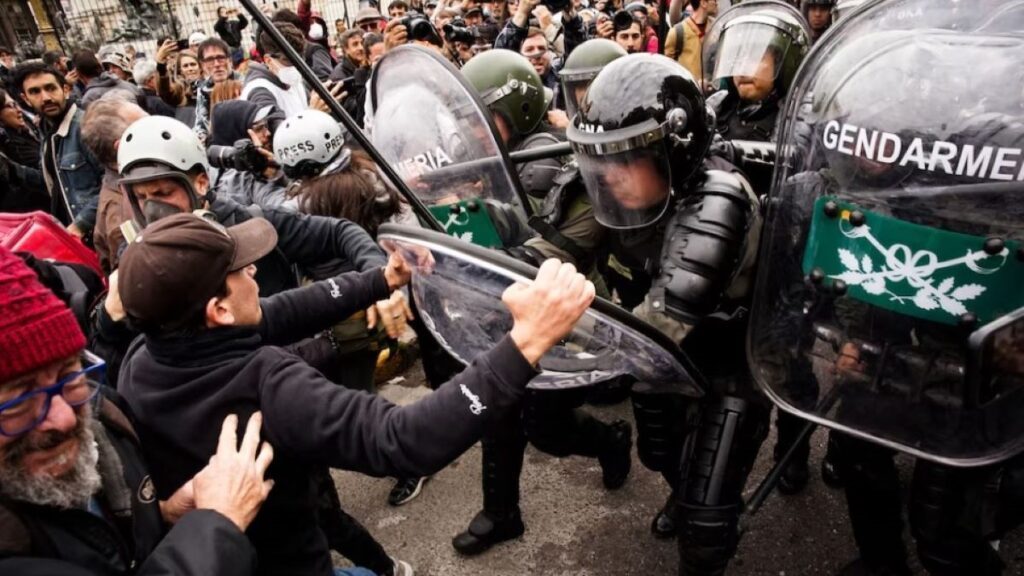 Jubilados: Otro miércoles de tensión con las fuerzas de seguridad en el Congreso de la Nación