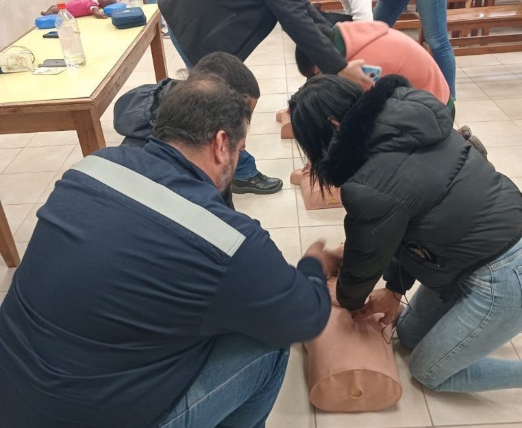 Coopelectric brindó una capacitación sobre RCP a estudiantes de la Escuela Secundaria Nº 18