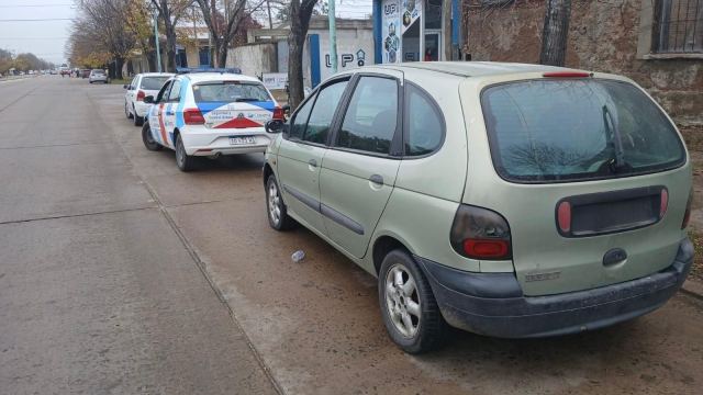 Tareas preventivas permitieron recuperar un auto robado y detener a un hombre por ocasionar incidentes