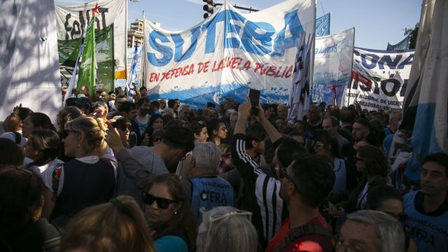 Paritarias: SUTEBA aceptó la oferta de Provincia y se espera la decisión del resto de los gremios docentes