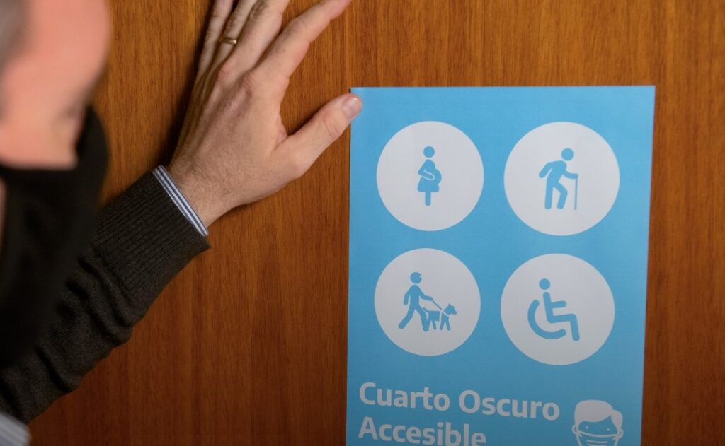 Elecciones Bonaerenses: Sumarán un “Cuarto Oscuro Accesible” para personas con limitaciones físicas