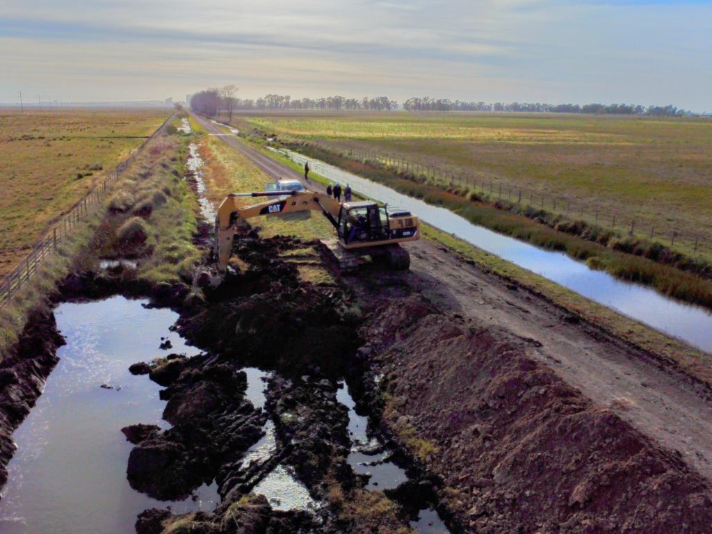 El Municipio continúa trabajando en la reparación y mantenimiento de los caminos rurales del Partido