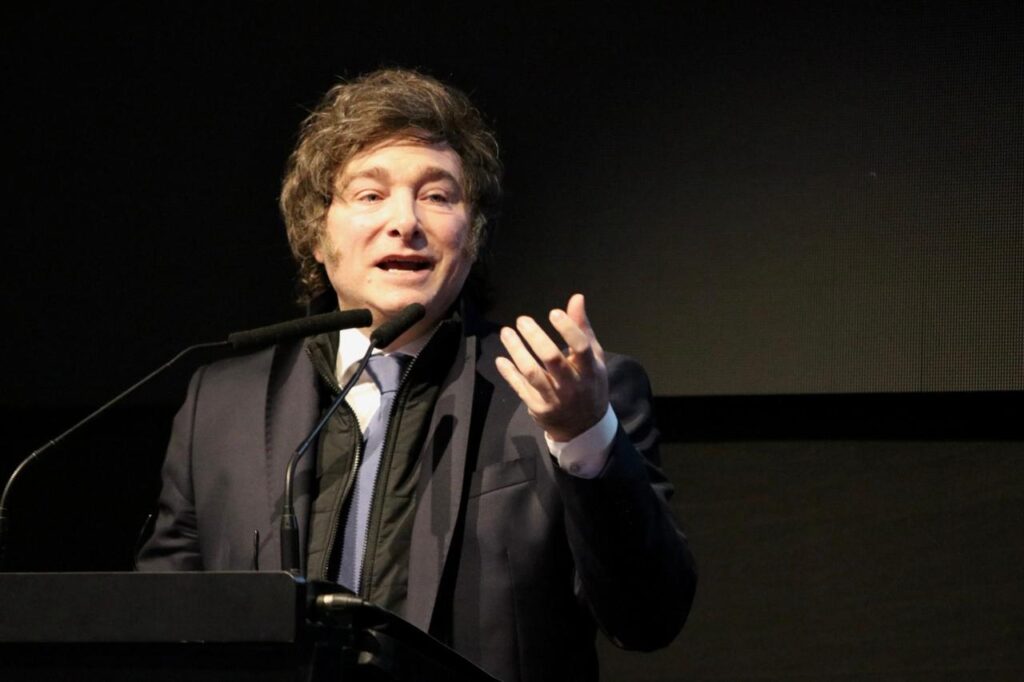 Milei lanzó la campaña en la Provincia con un discurso cargado de insultos a Kicillof
