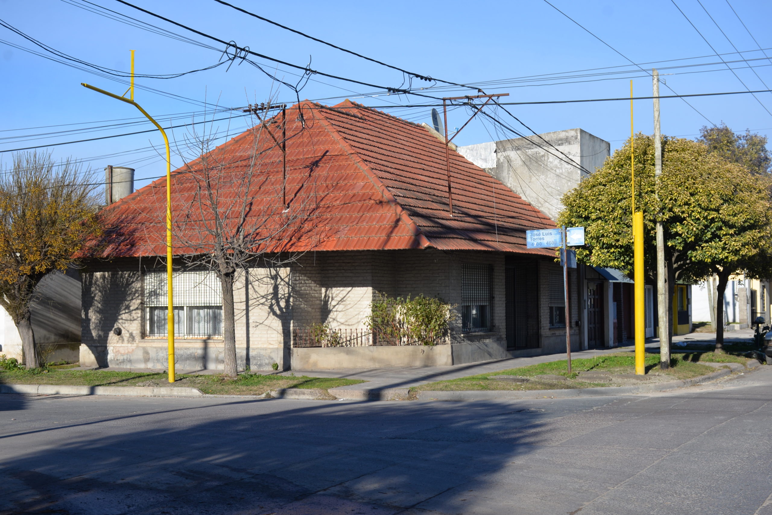 Se colocarán semáforos en la intersección de Avenida Pellegrini y José Luis Torres