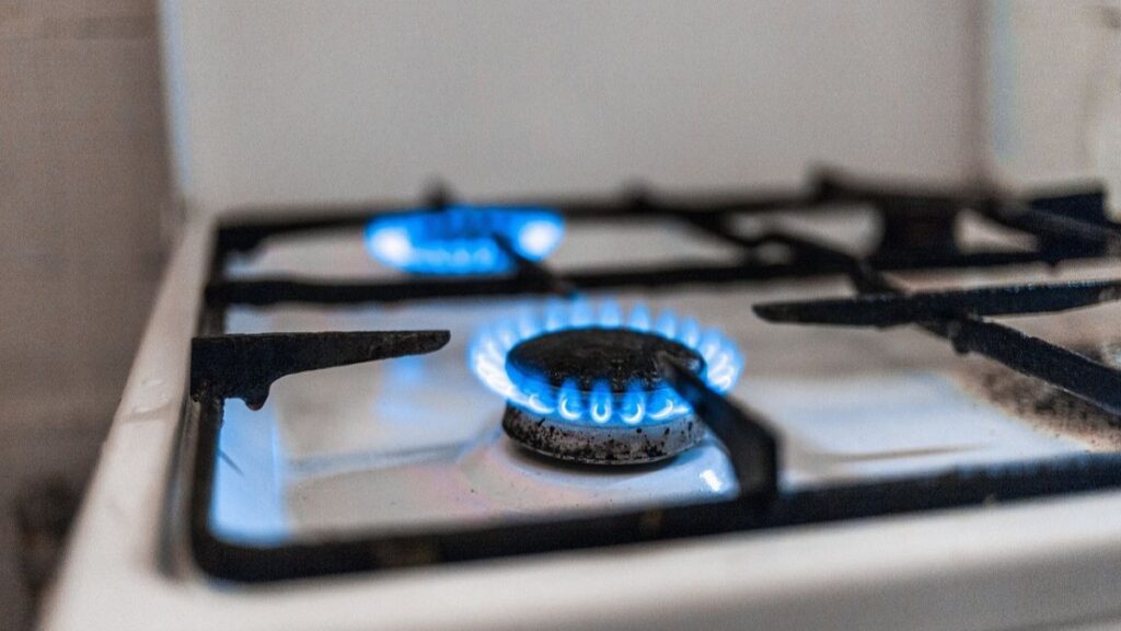 El Gobierno evalúa una quita de subsidios que encarecería el gas en 77 distritos bonaerenses
