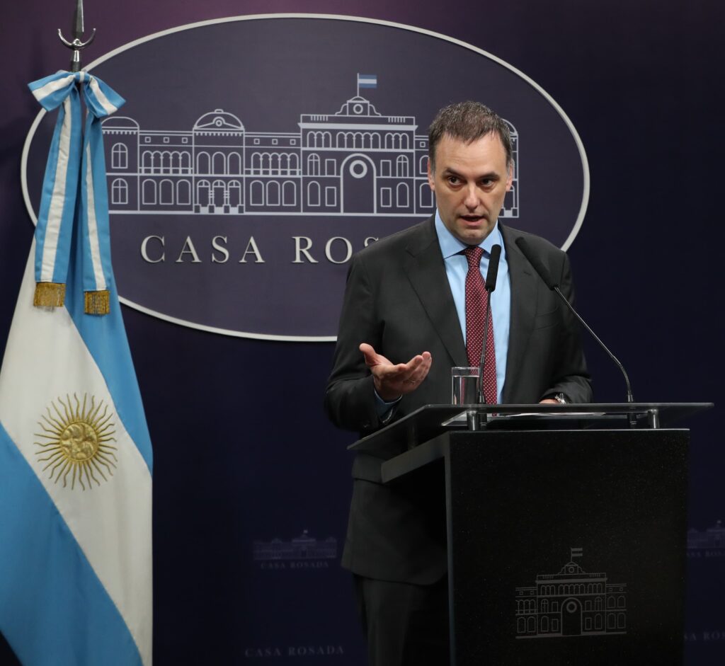 Adorni dijo que Villarruel “no es parte” del proyecto y respaldó a Karina Milei en la interna