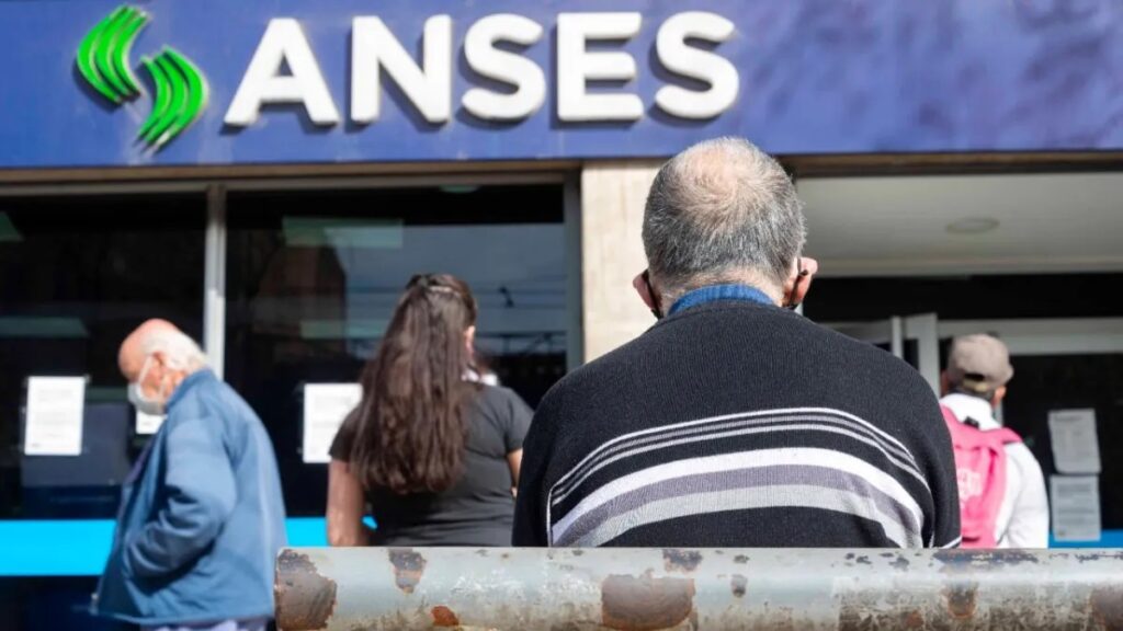 ANSES oficializó la suba de jubilaciones, pensiones y asignaciones familiares: Cómo quedan en agosto