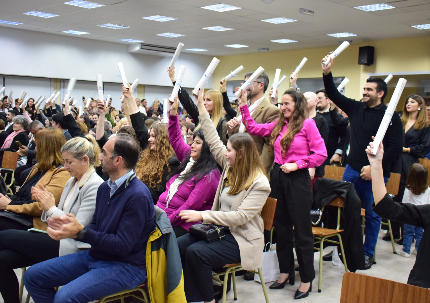 En un emotivo acto, graduados de la Facultad de Sociales recibieron sus títulos