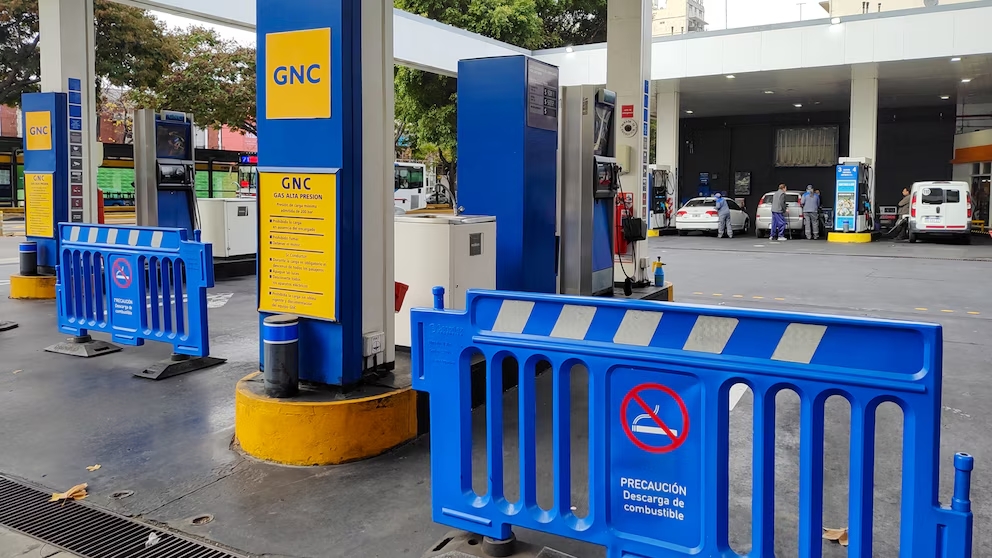 Suspenden por 24 horas la venta de GNC para priorizar el consumo domiciliario de gas natural