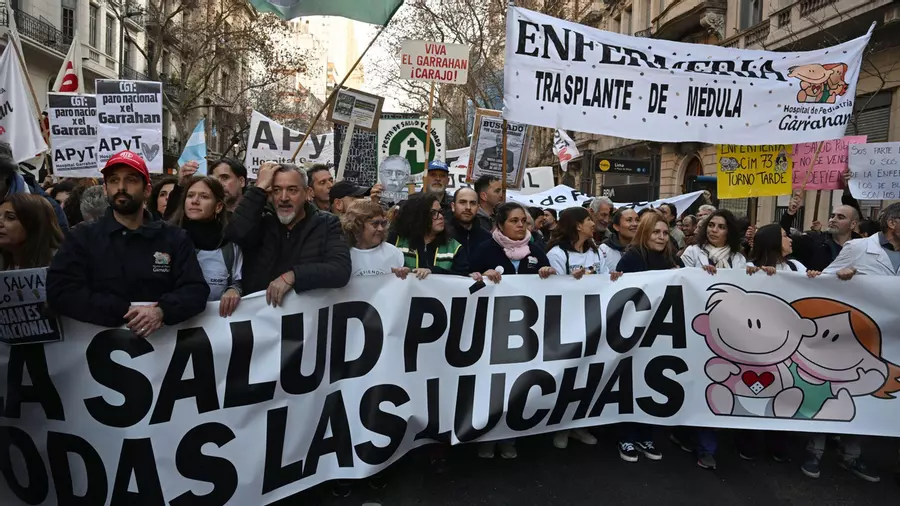 Los trabajadores del Garrahan volvieron a reclamar por sus sueldos, pero el Gobierno habló de “curros legales”