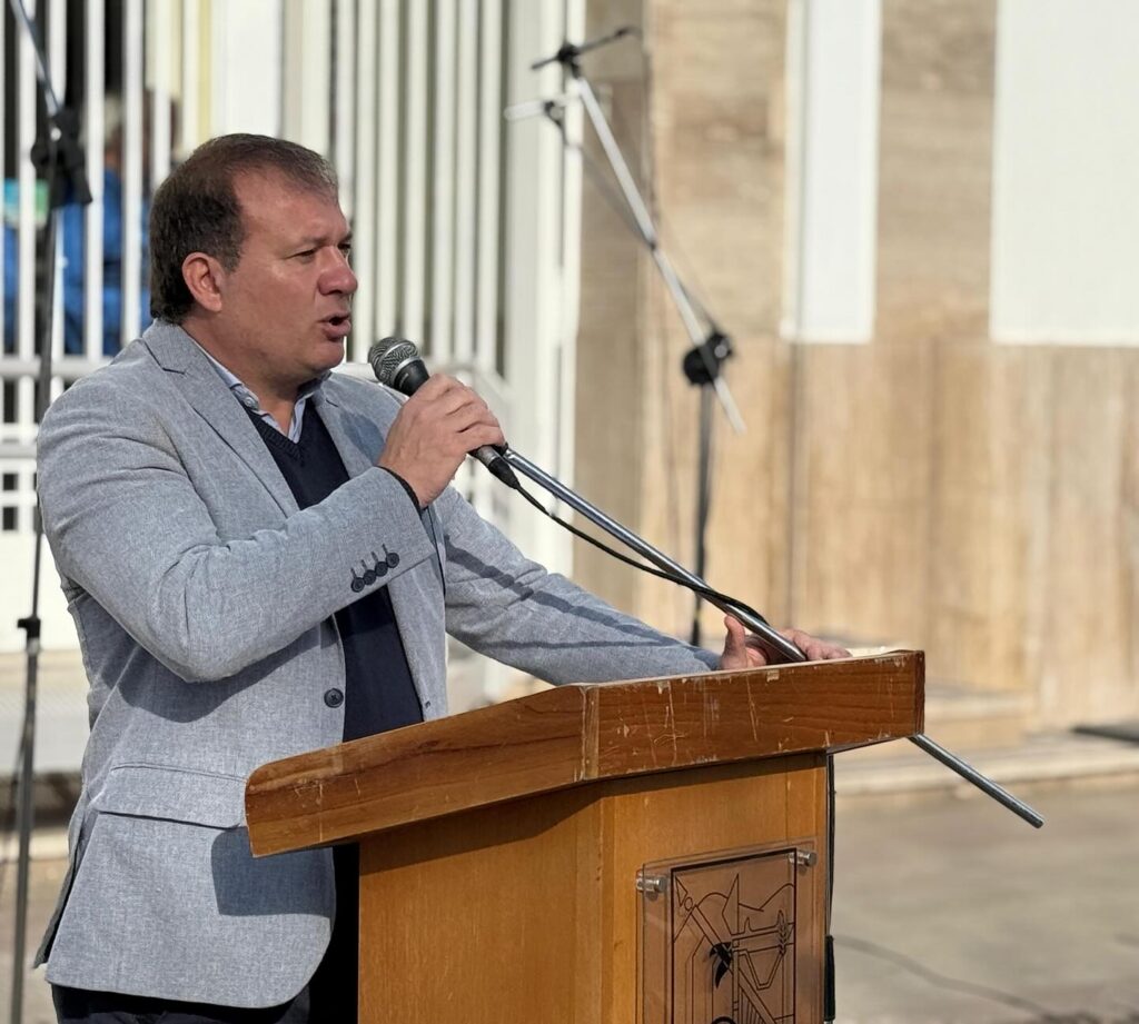 Crece la tensión en la alianza de LLA y el PRO: Ya son tres los intendentes amarillos que se bajaron