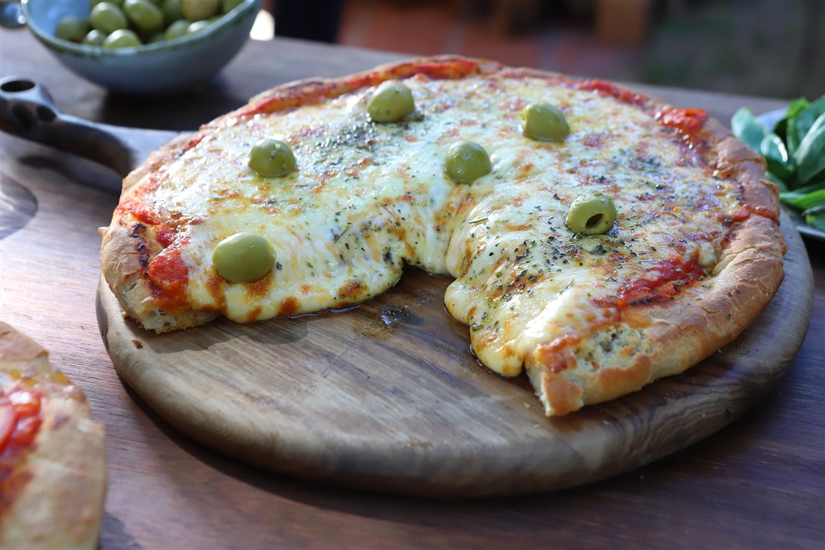 La Sociedad Portuguesa lleva adelante una venta de pizzas caseras para recaudar fondos