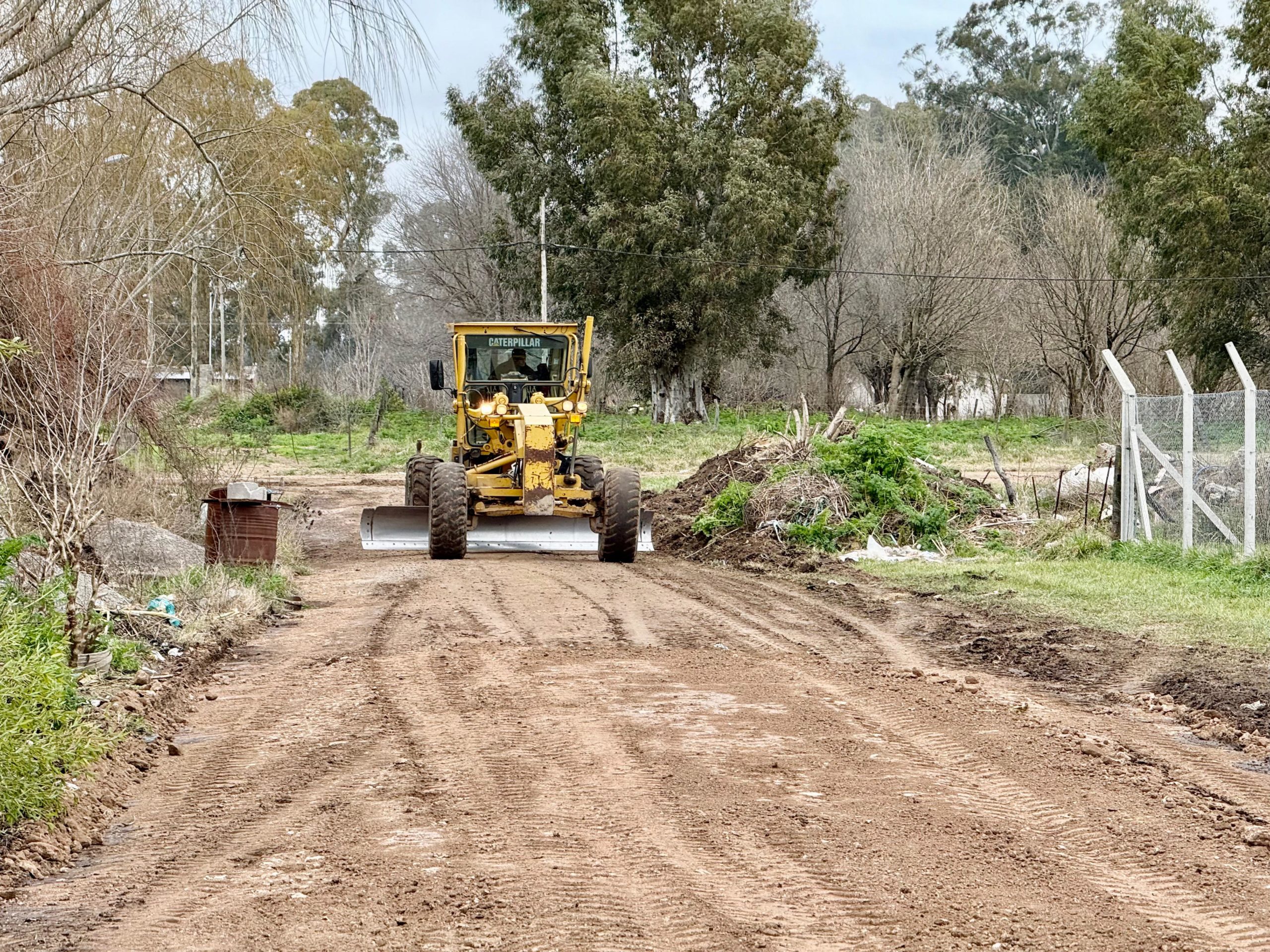 El Municipio despliega trabajos de mantenimiento y limpieza de microbasurales en los barrios Isaura, Matadero y Cuarteles