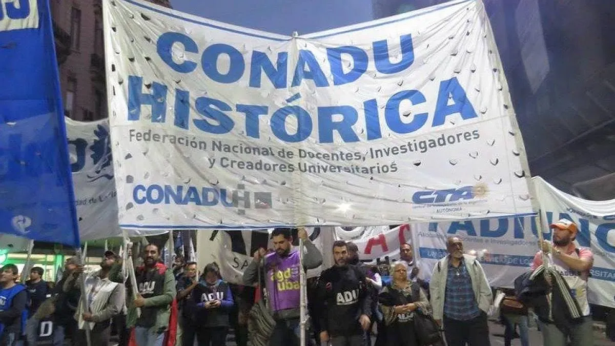 En medio de los paros, el Gobierno otorgó un aumento del 7,5% a los docentes universitarios