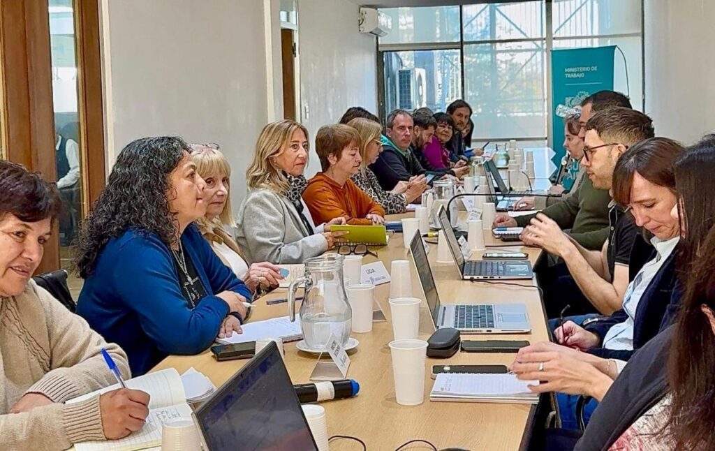 La Provincia recibe a estatales y docentes bonaerenses para buscar cerrar un acuerdo salarial