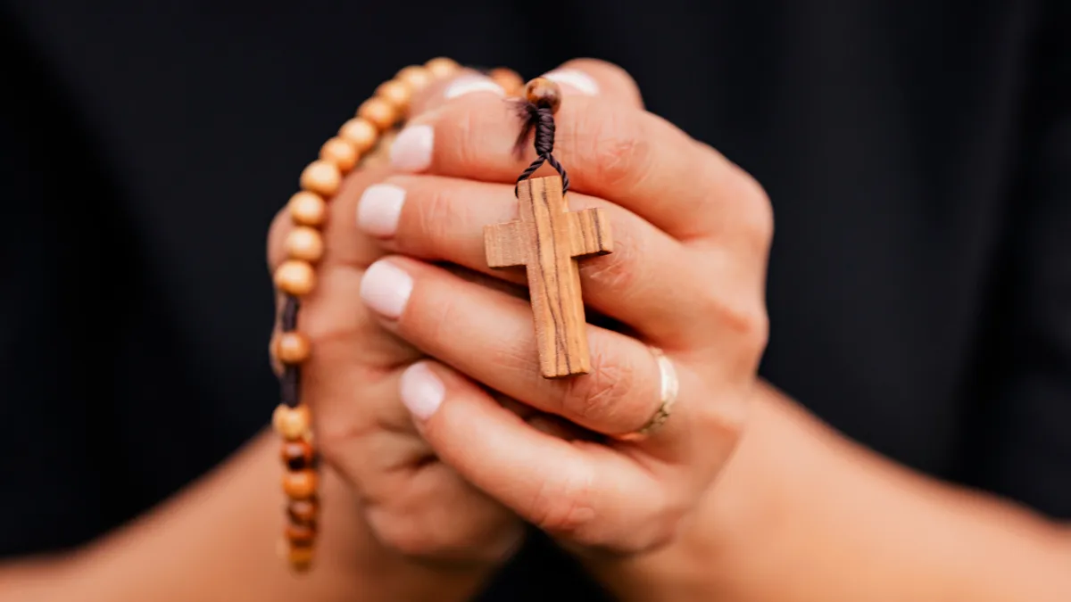 Se llevará adelante el rezo del Santo Rosario en Plaza Portugal