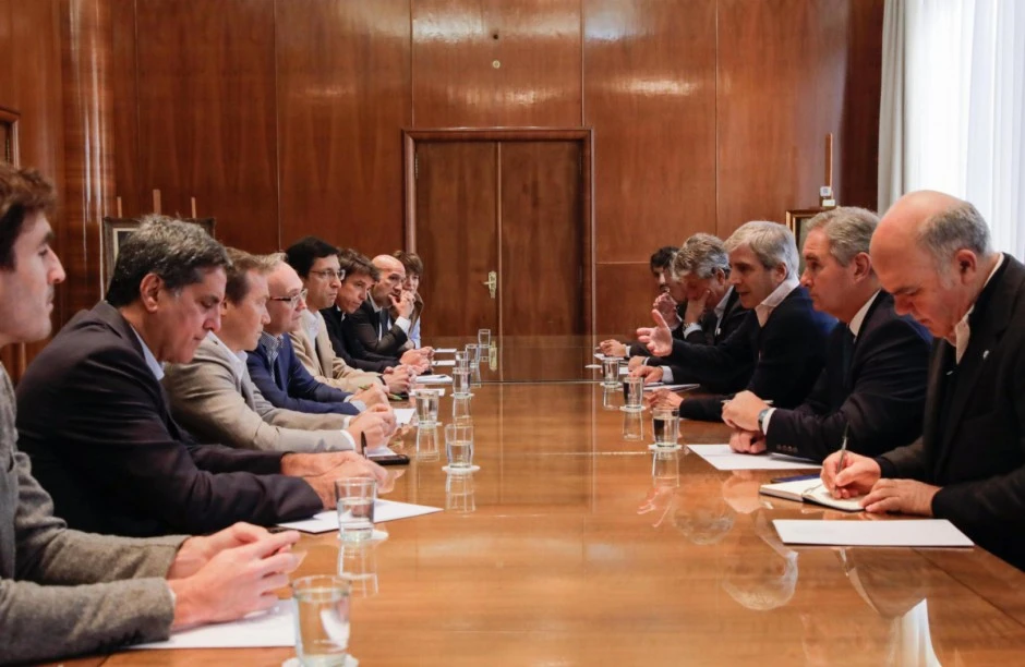 Furia del campo por el pacto de Caputo con las cerealeras: "Diez tipos se llevaron 2.000 millones de dólares"