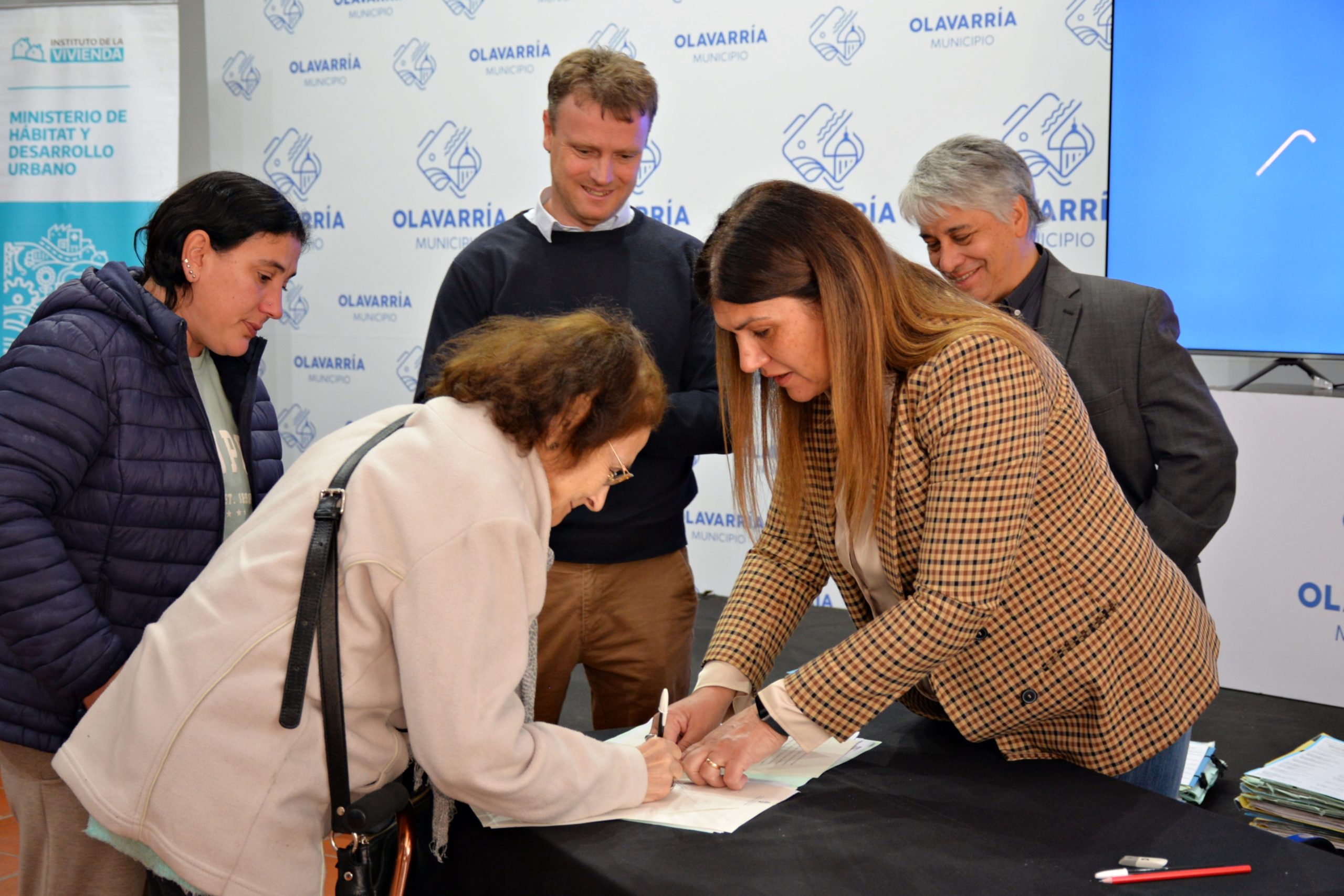 Se llevó adelante un nuevo acto de firma de escrituras sociales