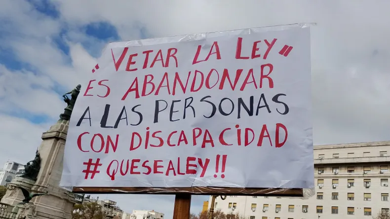 Discapacidad: El Gobierno promulgará la ley, pero por ahora no la aplicará