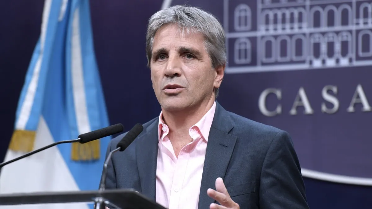 Luis Caputo justificó el endurecimiento del cepo: "Cortamos un kiosko de unos pocos"