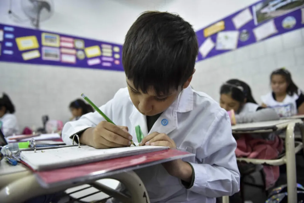 Sólo 1 de cada 10 alumnos termina la secundaria en tiempo y forma