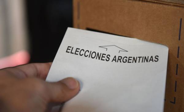 La Junta Electoral recibirá el miércoles a LLA para definir si reimprimen las boletas