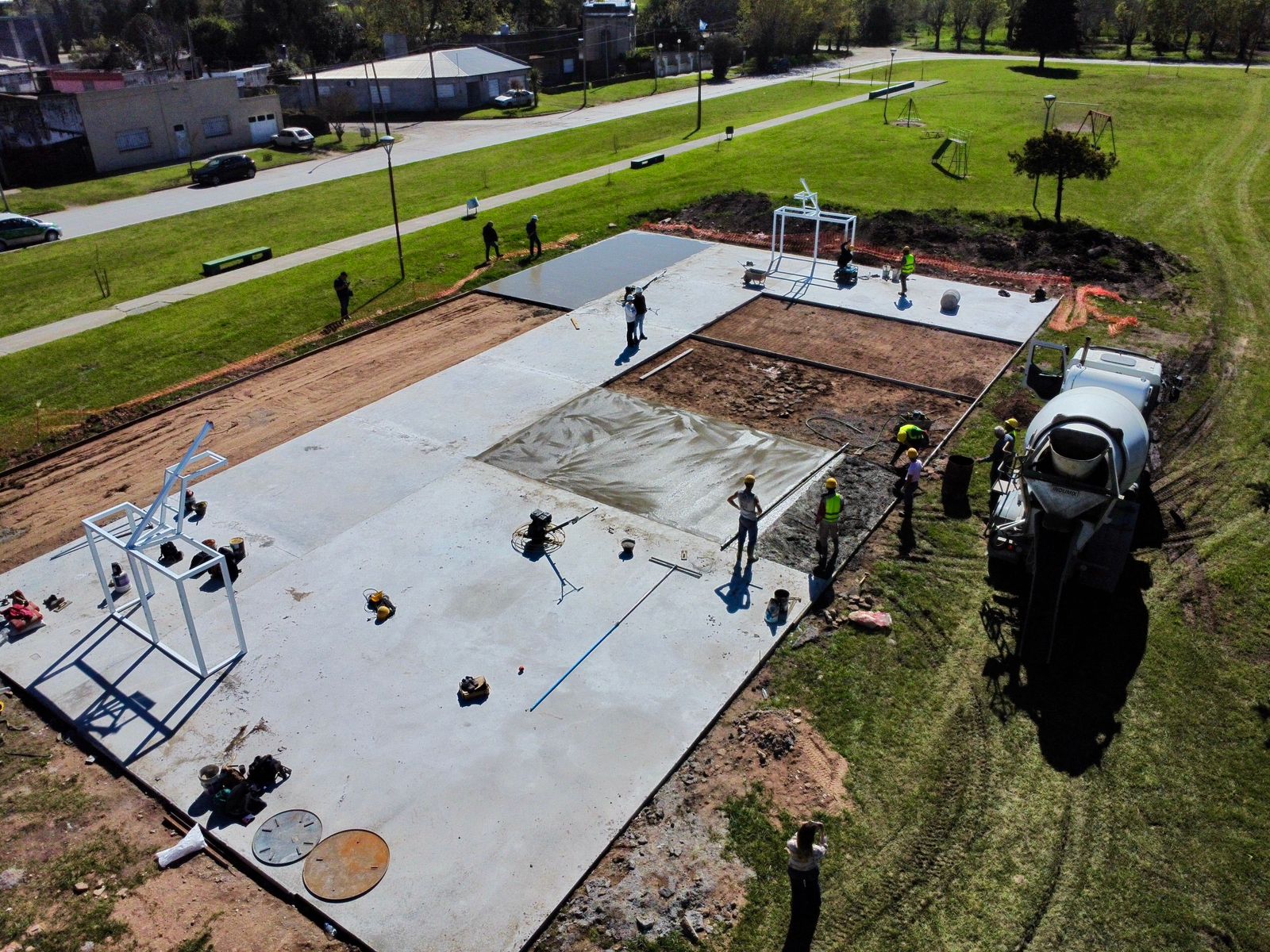 El Municipio avanza con la construcción de un playón deportivo en Hinojo