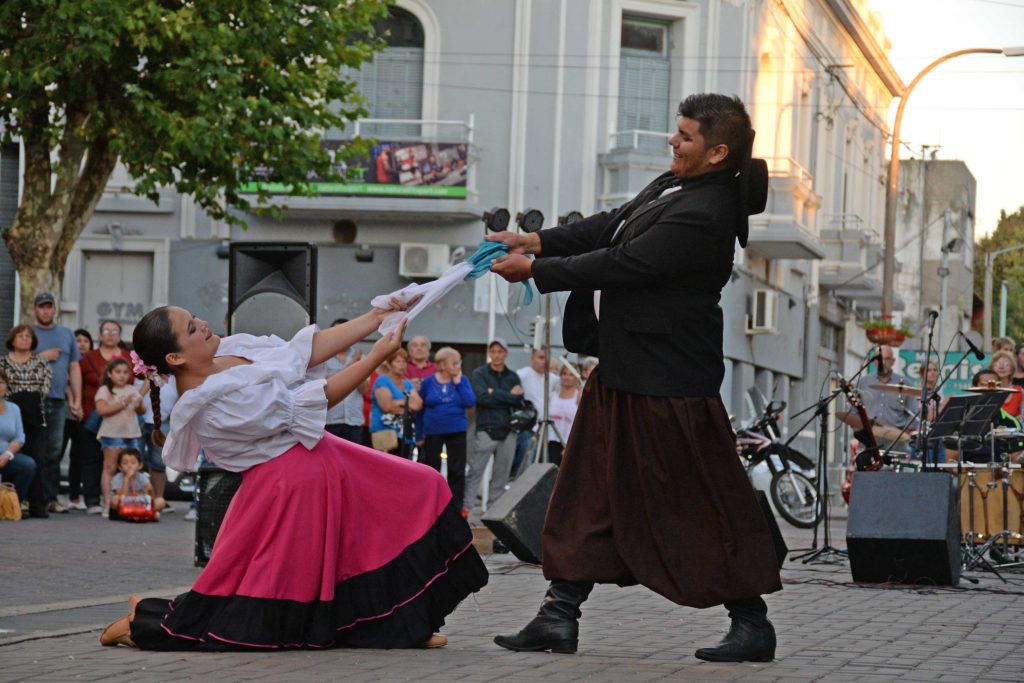 Este domingo comenzará el Ciclo “Bailes en la Plaza”