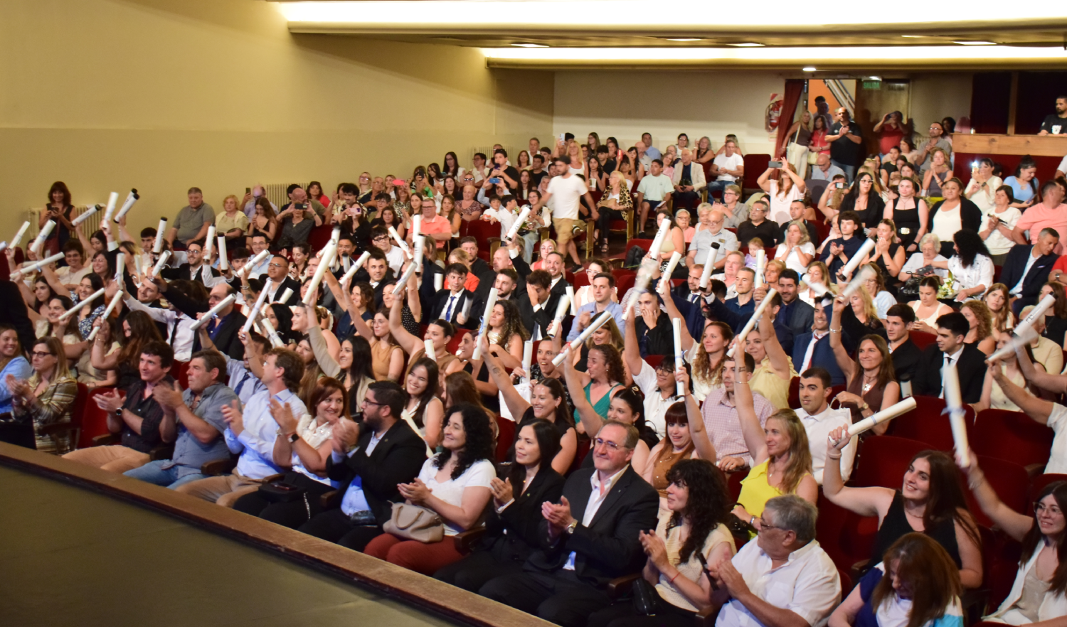 El logro más importante de la universidad pública: graduados y graduadas recibieron sus títulos