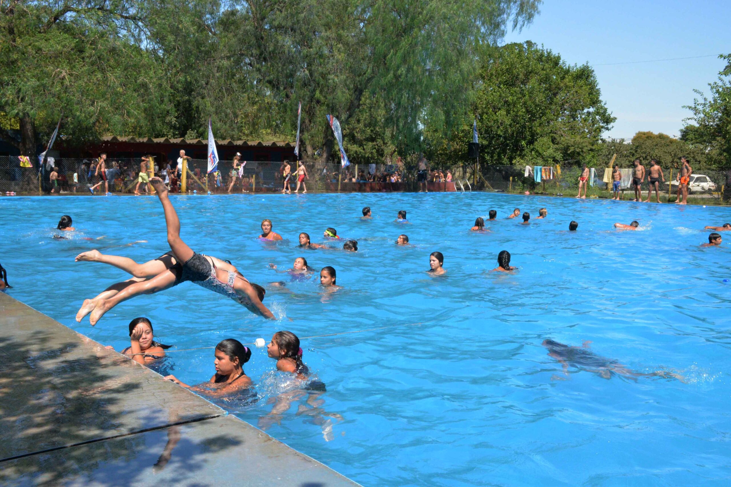 Con más de 20 sedes y 10 espejos de agua iniciará en enero una nueva temporada de Escuelas Abiertas de Verano