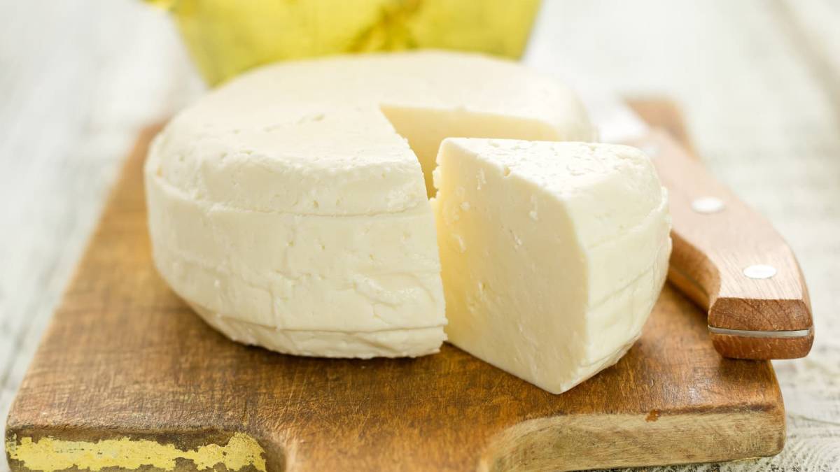 ANMAT y SENASA alertaron por una bacteria en un lote de queso de consumo masivo