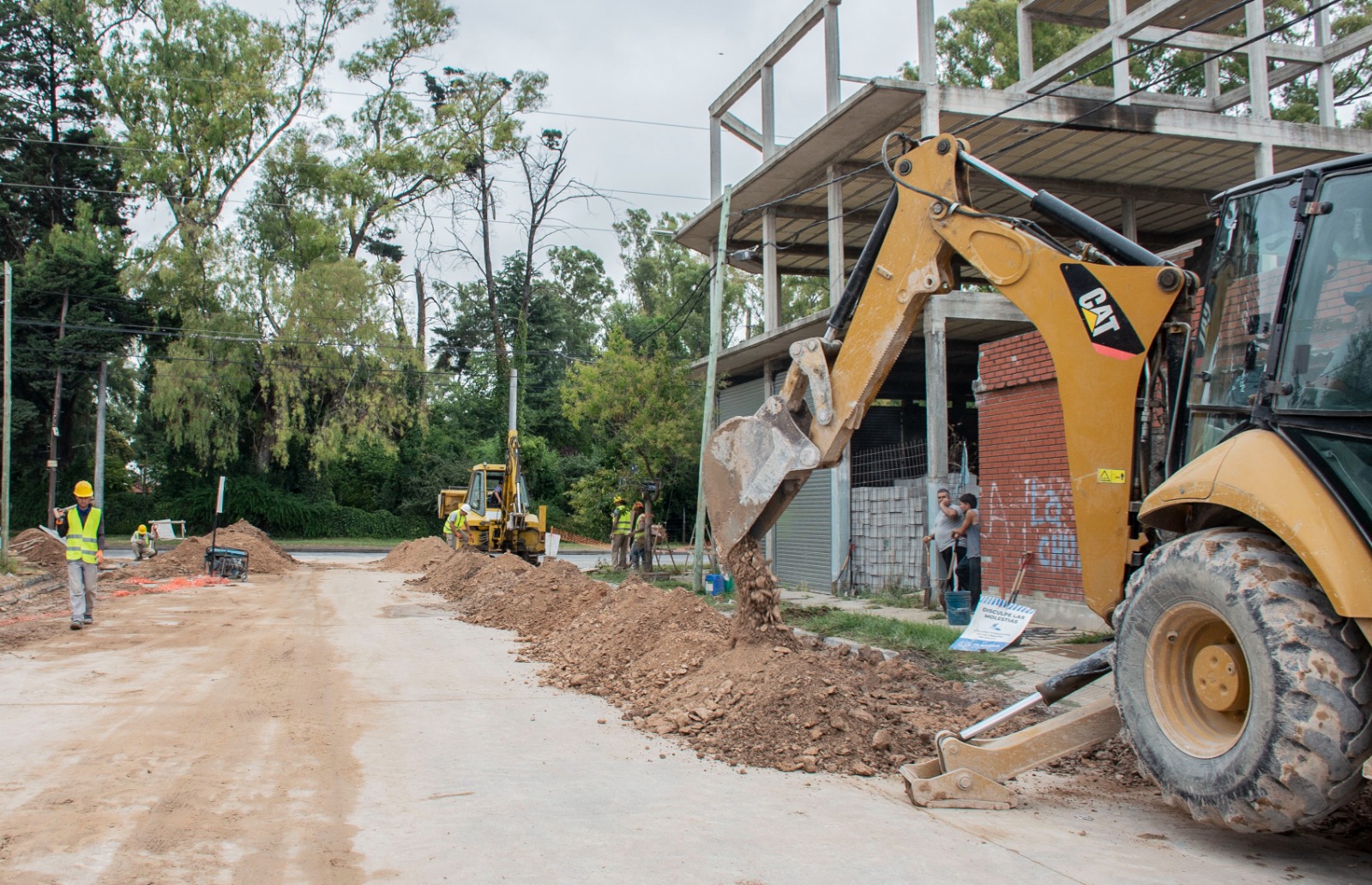 Avanza la obra de construcción de la red cloacal en el Barrio 10 de Junio