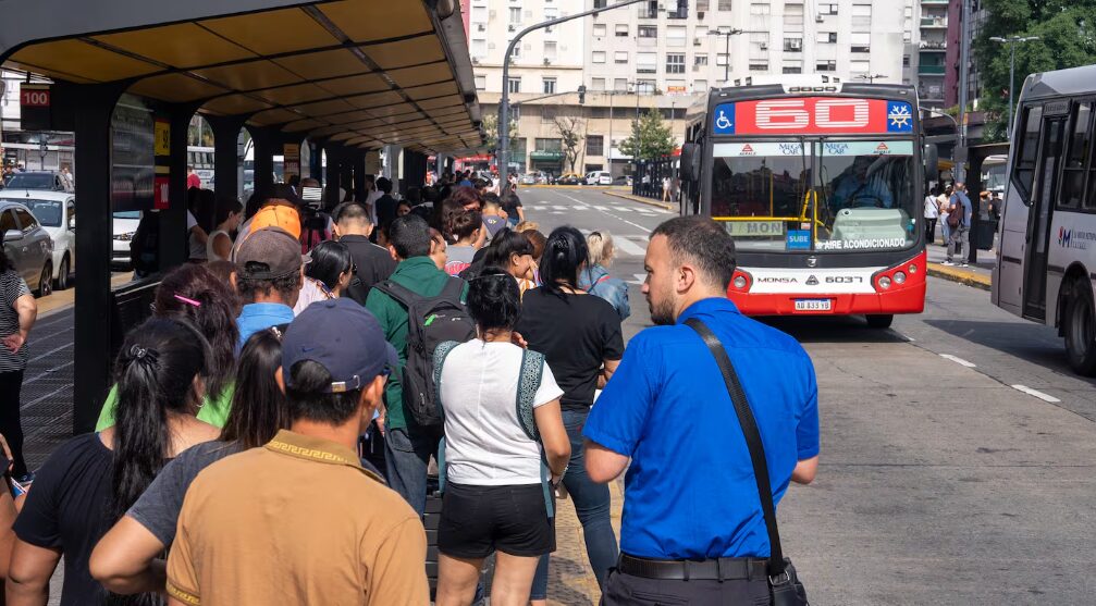 Sin colectivos, trenes, subtes y aviones: Cómo será el paro de la CGT