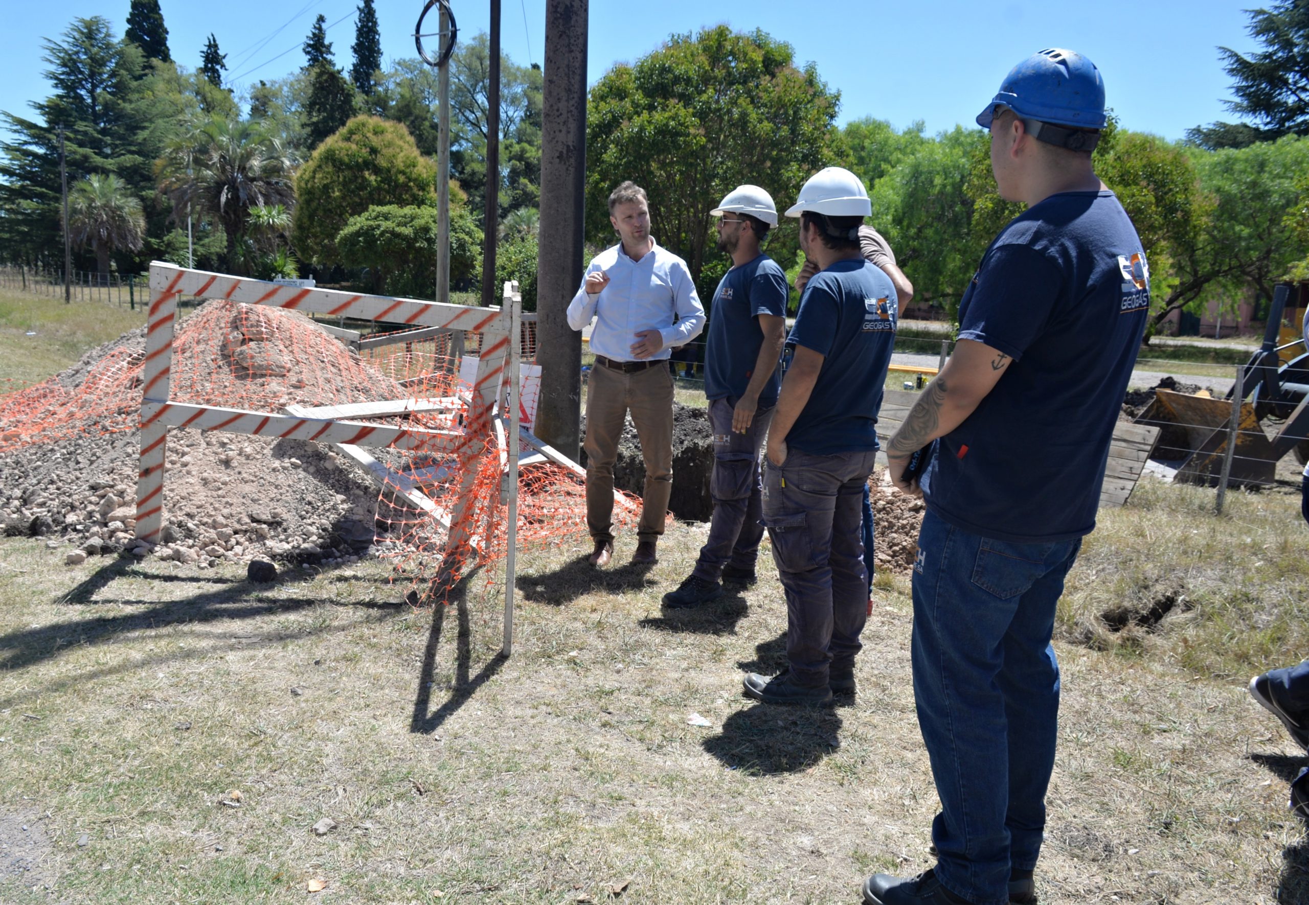 Wesner recorrió el inicio de la obra de construcción de red de gas en Villa Aurora Sur