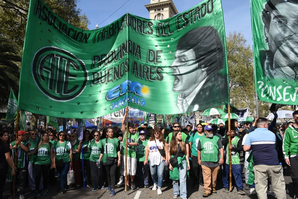 Paritarias: Kicillof convocó a los estatales bonaerenses para retomar las negociaciones